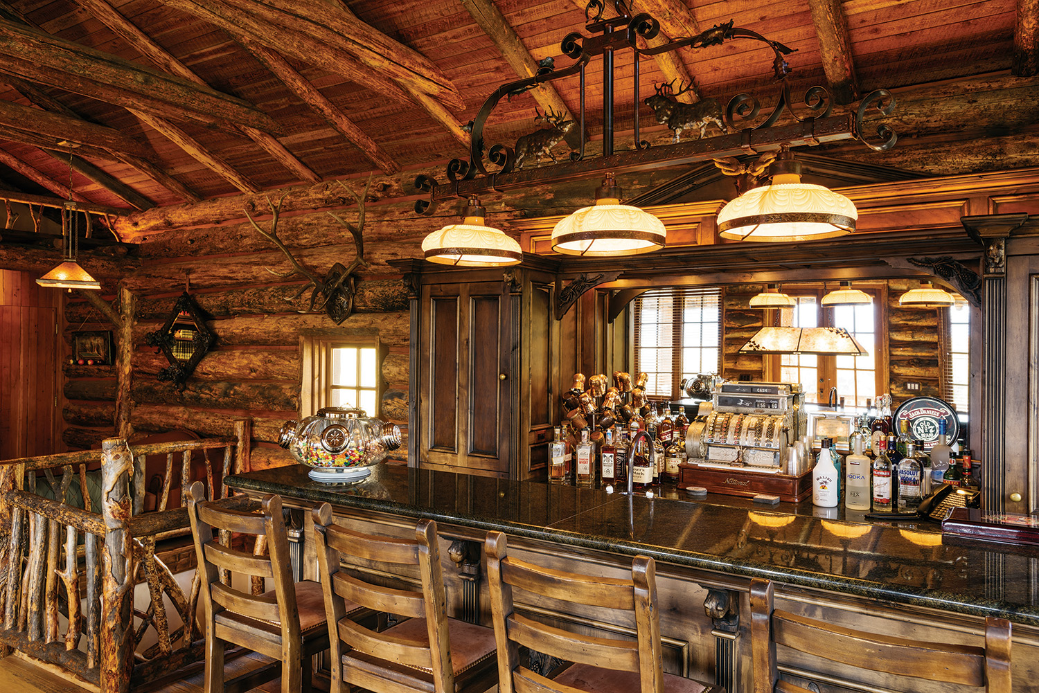 Friendship and Tradition Mingle in a Log-home Classic